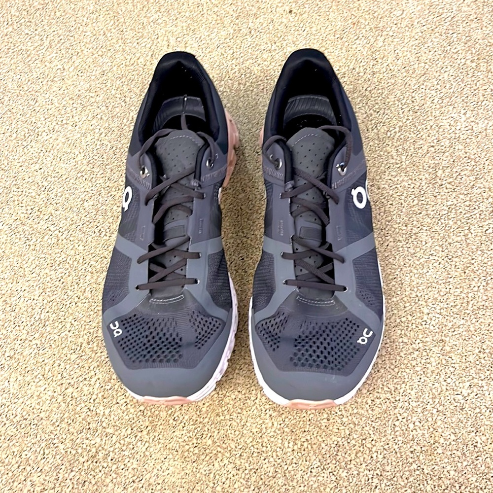 Cloudflow Rock Rose - Women’s Size 9 - Excellent Condition